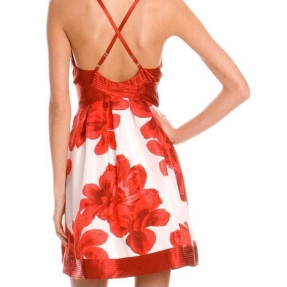 ā°last chanceā° Great Guess open back silk dress - Picture 2 of 8